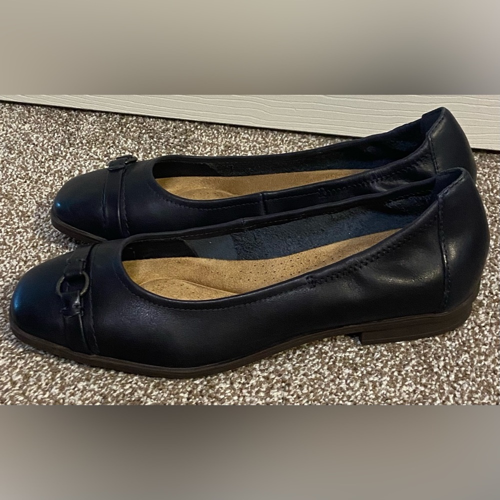 Clarks Collection Leather Flat Lyrical Sky Black Size 9M Women